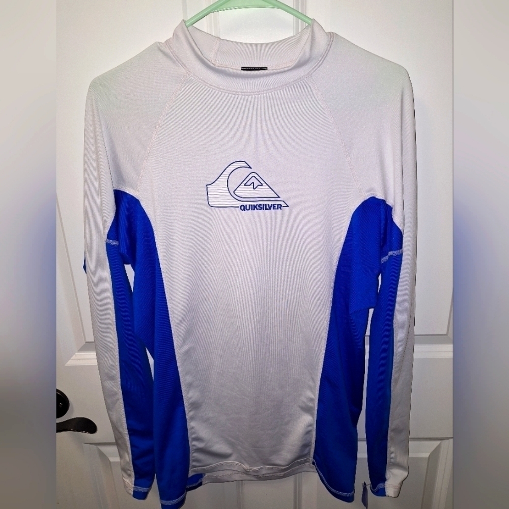 A Quicksilver long sleeve t-shirt in a men's XL. It's pre-loved in great shape
